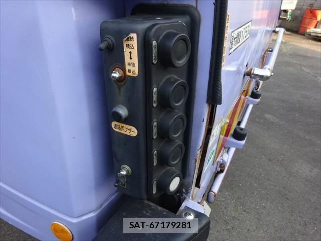 Mitsubishi FIGHTER 2019-10 1271859-19