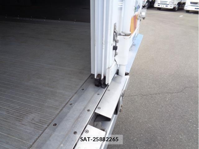 Mitsubishi FIGHTER 2021-04 1372189-9