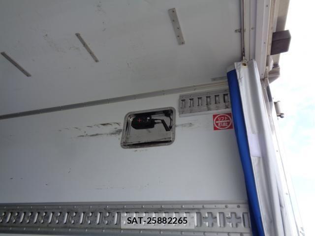 Mitsubishi FIGHTER 2021-04 1372189-8