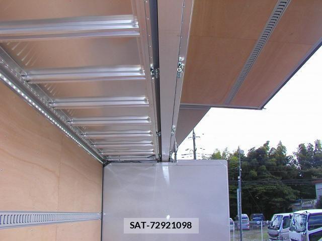 Mitsubishi FIGHTER 2024-10 1402380-15