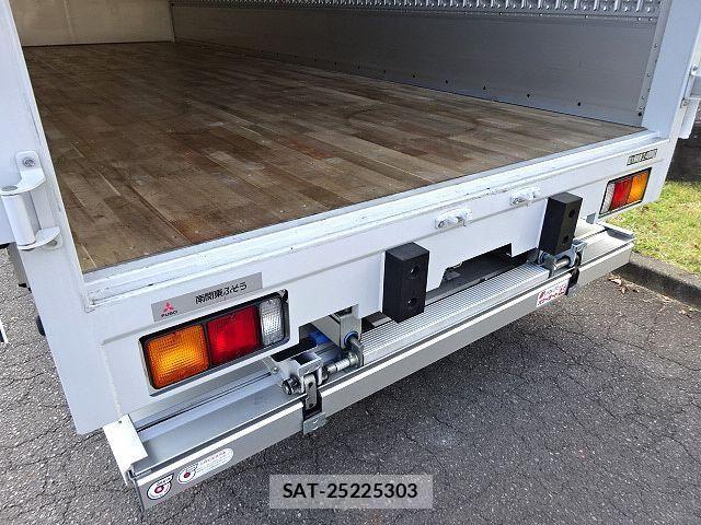 Mitsubishi FIGHTER 2024-10 1426116-14