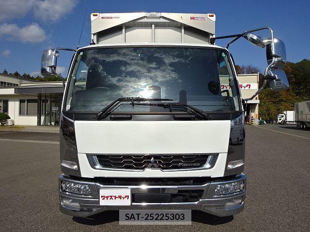 Mitsubishi FIGHTER 2024-10 1426116-1