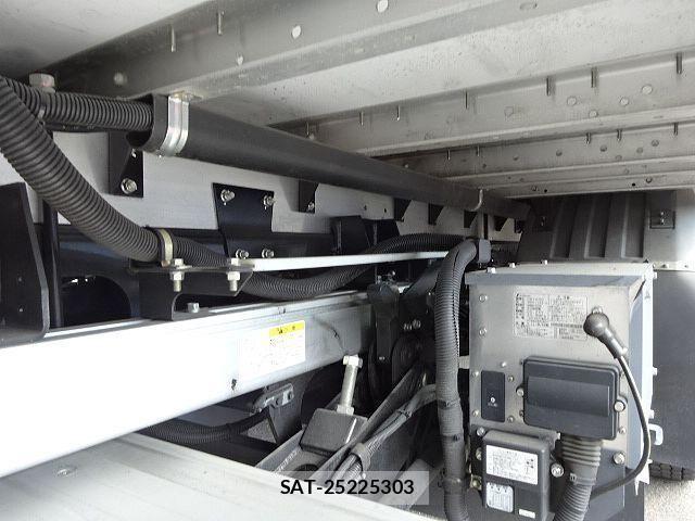 Mitsubishi FIGHTER 2024-10 1426116-28
