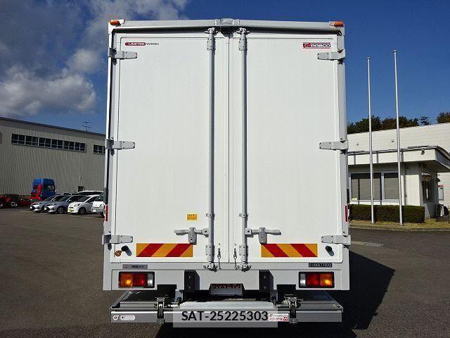 Mitsubishi FIGHTER 2024-10 1426116-6