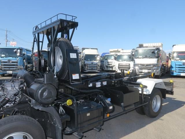 Mitsubishi FIGHTER 2024-12 1464927-6