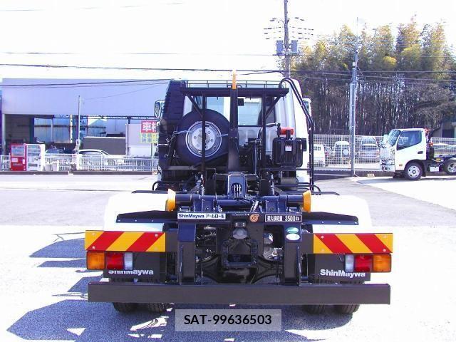 Mitsubishi FIGHTER 2024-11 792893-4