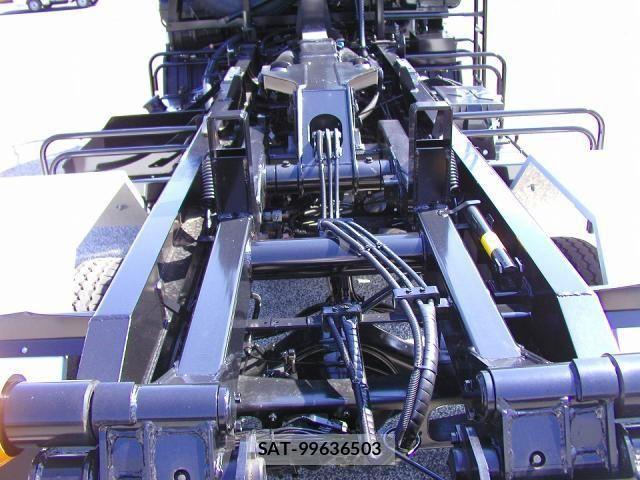 Mitsubishi FIGHTER 2024-11 792893-7