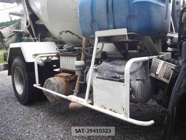 Mitsubishi FIGHTER 2015-02 1210701-12