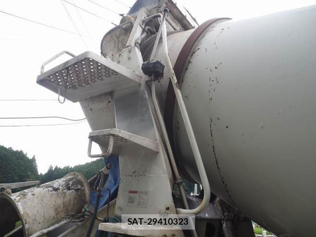 Mitsubishi FIGHTER 2015-02 1210701-19