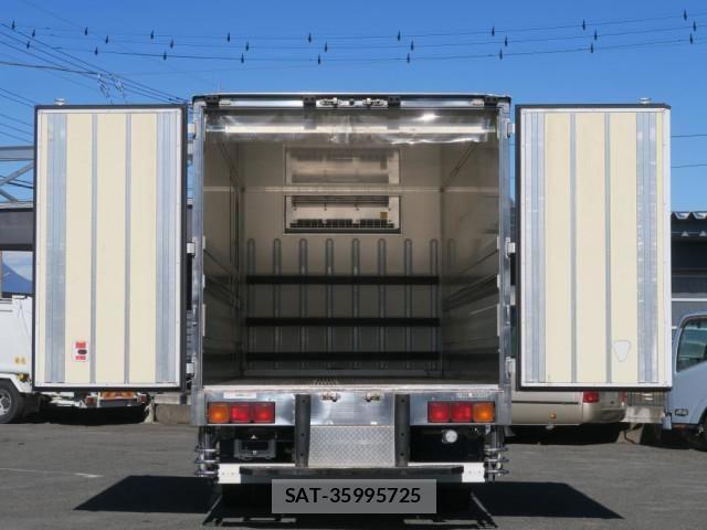 Mitsubishi FIGHTER 2015-07 695653-4