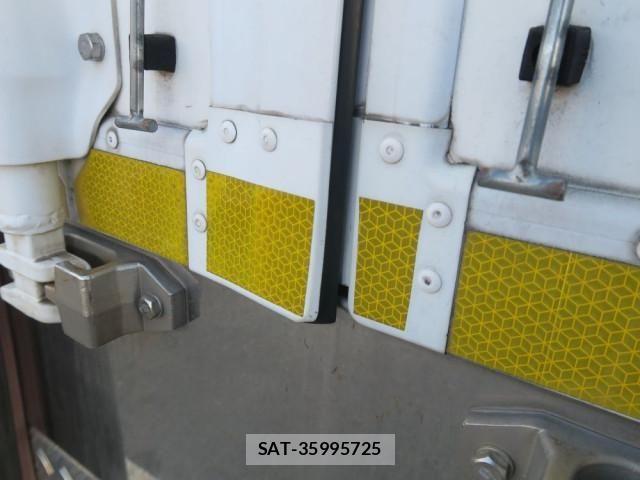 Mitsubishi FIGHTER 2015-07 695653-6