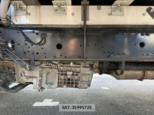 Mitsubishi FIGHTER 2015-07 695653-19