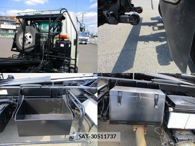 Mitsubishi FIGHTER 2024-03 535387-6