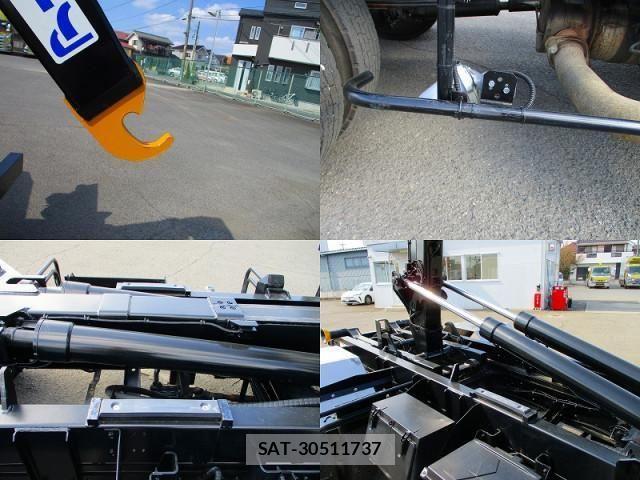 Mitsubishi FIGHTER 2024-03 535387-7