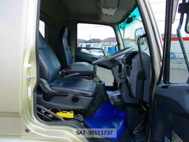 Mitsubishi FIGHTER 2024-03 535387-10