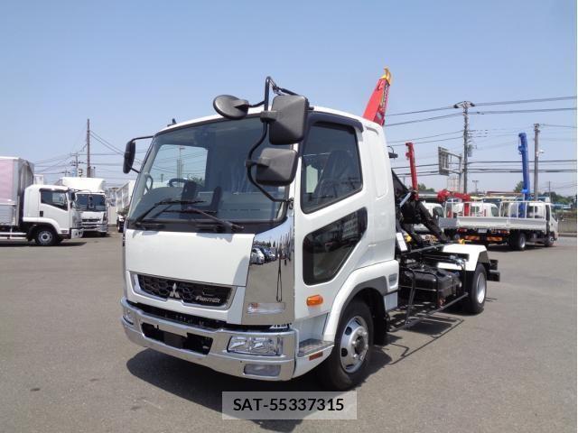 Mitsubishi FIGHTER 2024-10 695610-1