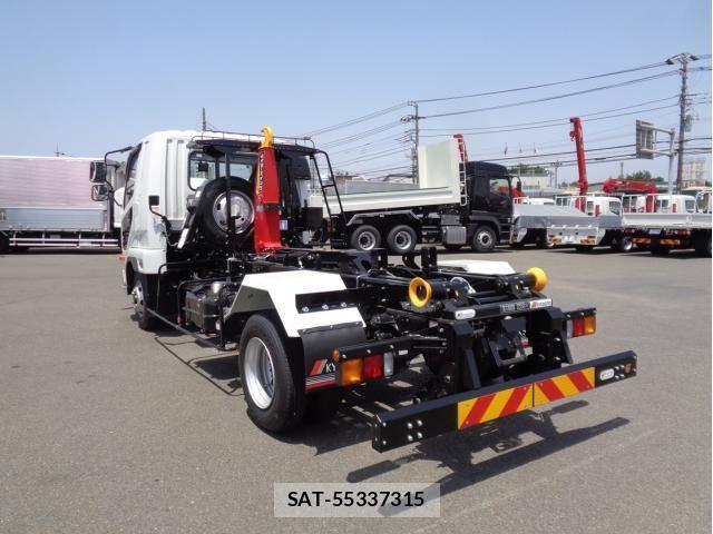 Mitsubishi FIGHTER 2024-10 695610-3