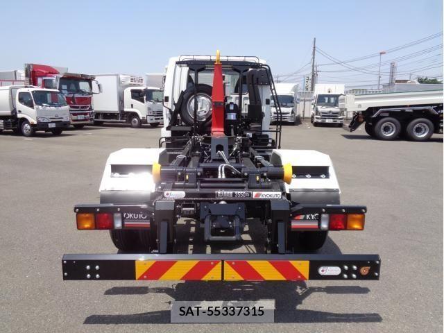 Mitsubishi FIGHTER 2024-10 695610-4
