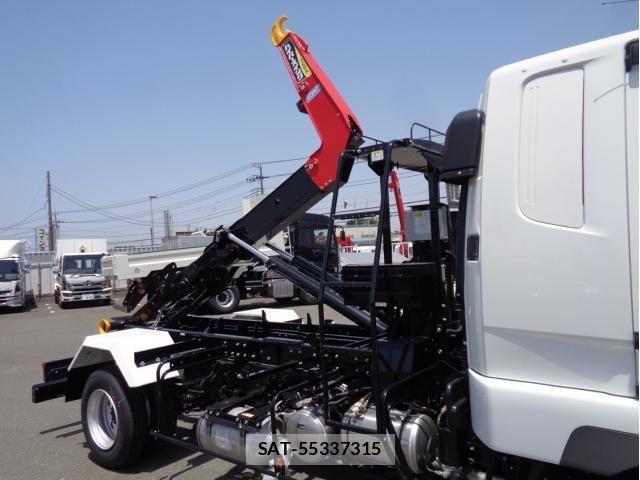 Mitsubishi FIGHTER 2024-10 695610-5