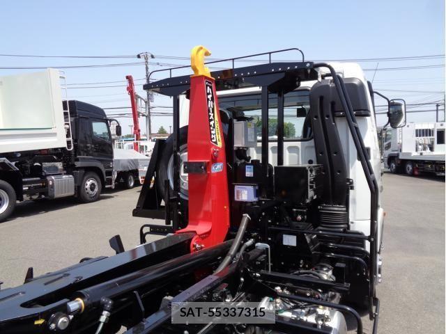 Mitsubishi FIGHTER 2024-10 695610-6