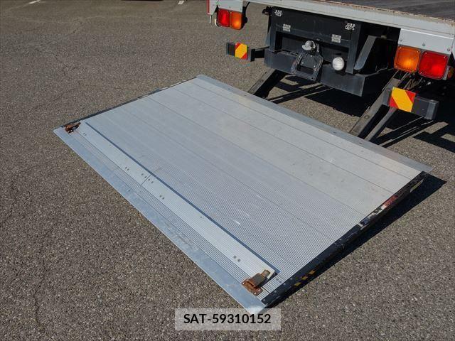 Mitsubishi FIGHTER 2024-04 535480-12