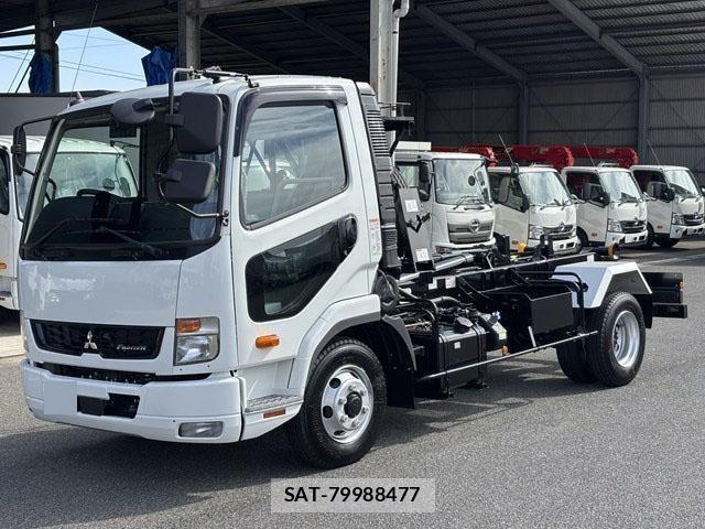 Mitsubishi FIGHTER 2024-10 1082327-3