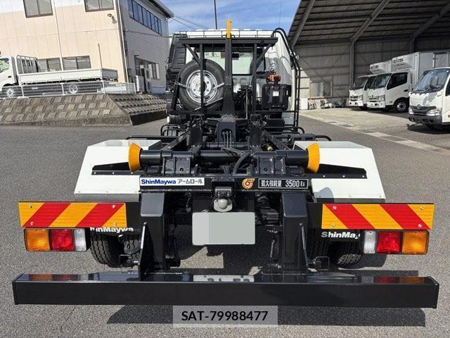 Mitsubishi FIGHTER 2024-10 1082327-5
