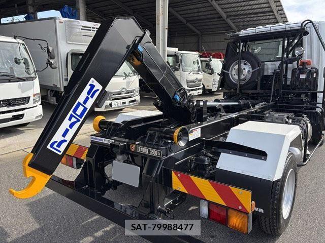 Mitsubishi FIGHTER 2024-10 1082327-8