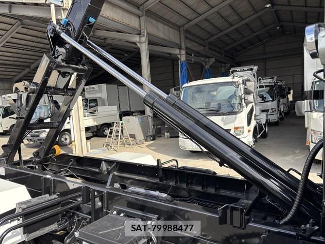 Mitsubishi FIGHTER 2024-10 1082327-14