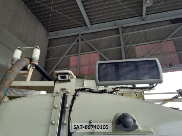 Mitsubishi FIGHTER 2010-05 1554097-17