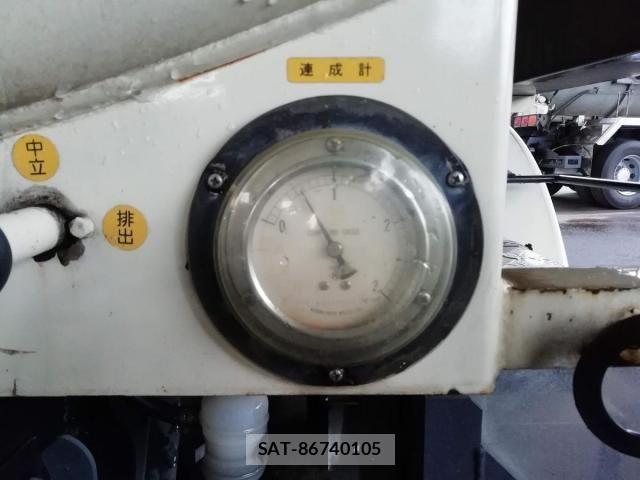 Mitsubishi FIGHTER 2010-05 1554097-28