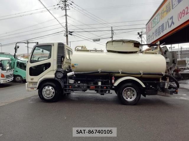 Mitsubishi FIGHTER 2010-05 1554097-7