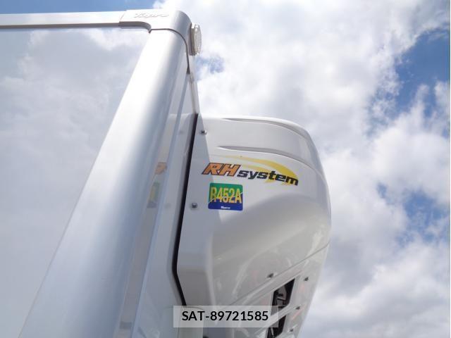 Mitsubishi FIGHTER 2022-09 1095875-10