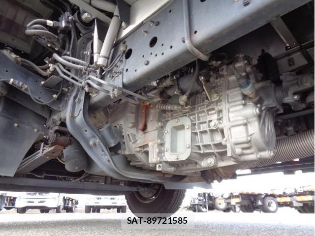 Mitsubishi FIGHTER 2022-09 1095875-11