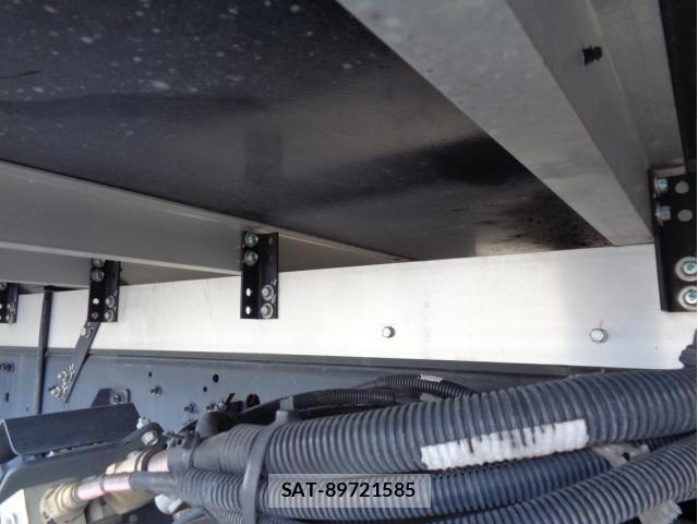 Mitsubishi FIGHTER 2022-09 1095875-13