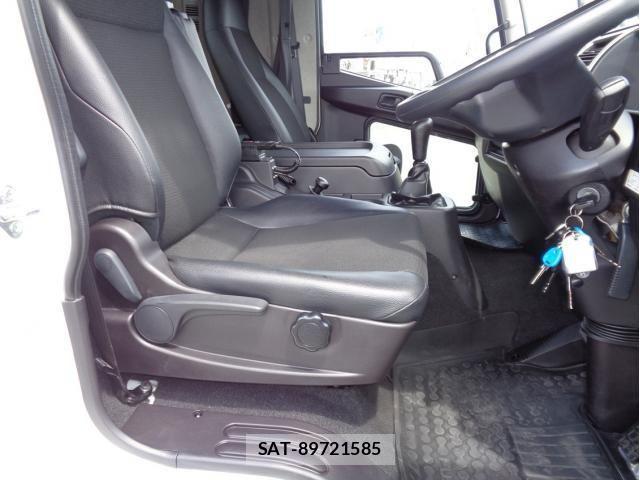 Mitsubishi FIGHTER 2022-09 1095875-23