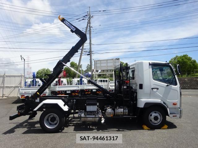 Mitsubishi FIGHTER 2024-11 1177553-4