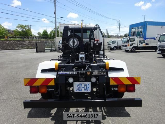 Mitsubishi FIGHTER 2024-11 1177553-6