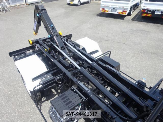Mitsubishi FIGHTER 2024-11 1177553-24