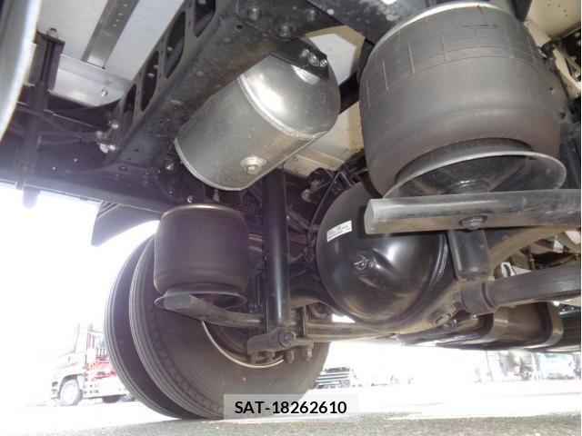 Mitsubishi FIGHTER 2023-04 1659857-15
