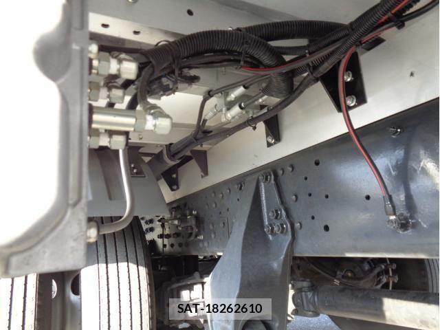 Mitsubishi FIGHTER 2023-04 1659857-16