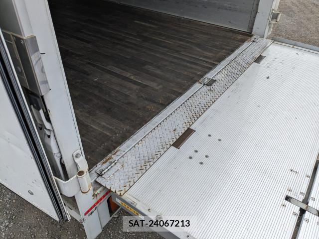 Mitsubishi FIGHTER 2023-09 1742896-11