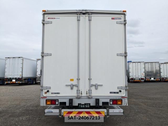 Mitsubishi FIGHTER 2023-09 1742896-5