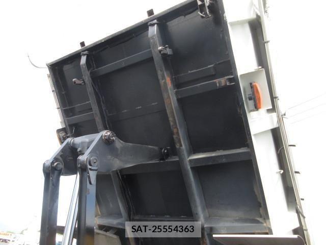 Mitsubishi FIGHTER 2014-09 1742900-17
