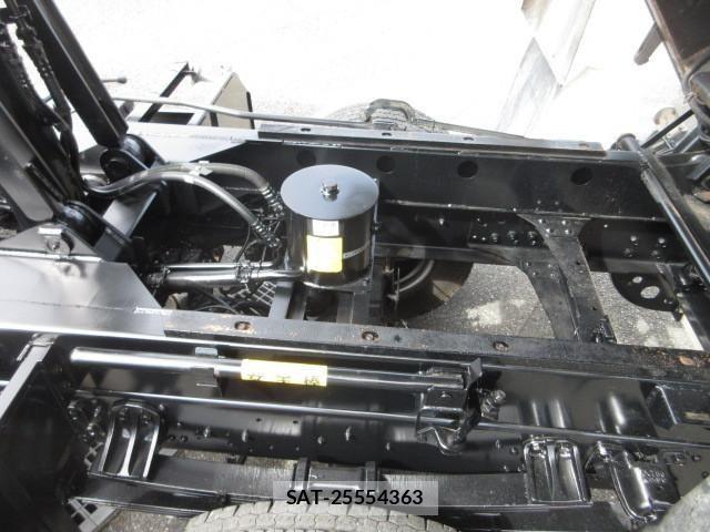Mitsubishi FIGHTER 2014-09 1742900-18