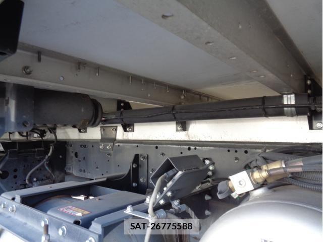Mitsubishi FIGHTER 2019-10 1903713-14