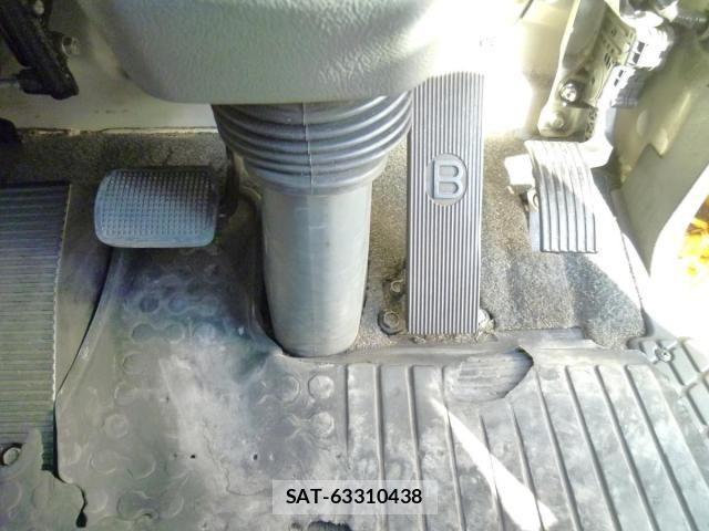 Mitsubishi FIGHTER 2015-06 2008987-29
