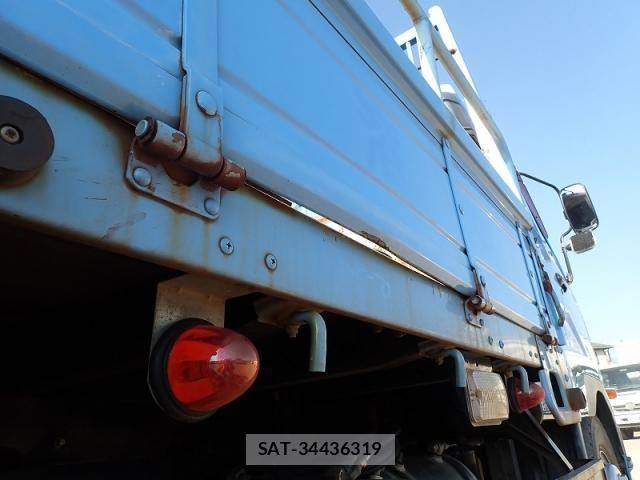 Mitsubishi FIGHTER 2014-11 2008983-26