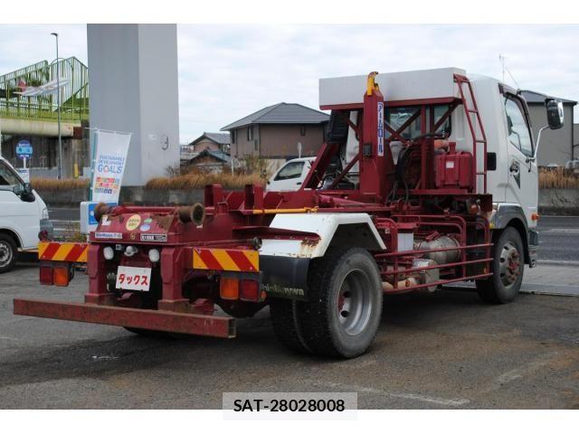 Mitsubishi FIGHTER 2016-11 2099366-6