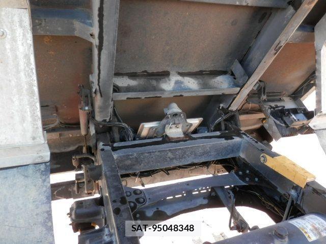 Mitsubishi FIGHTER 2018-08 2247963-12